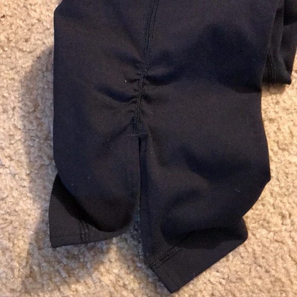 Lululemon 3/4 length tights black w cell phone waistband pocket - Picture 3 of 4